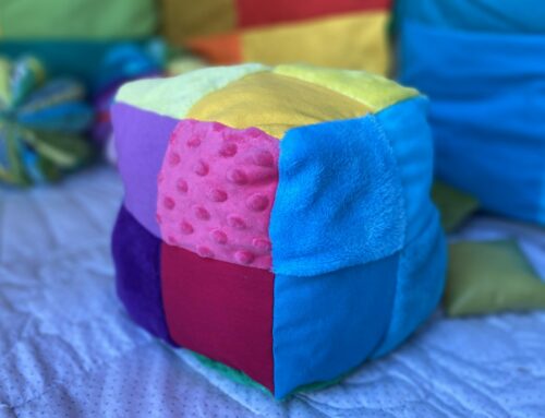 Balle – cube sensoriel inspiration Montessori: tuto photo détaillé