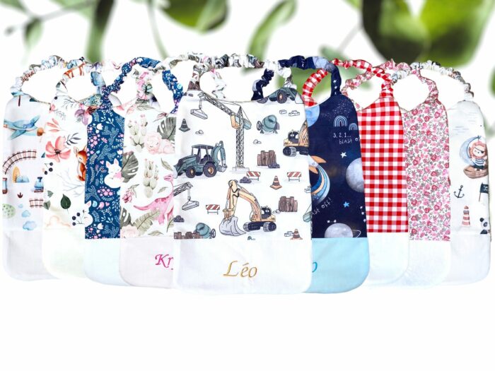 Bavoir maternelle personnalisé brodé prénom, Serviette de Cantine, 50 coloris